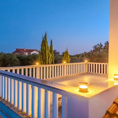 Luca Villa Vrsi
